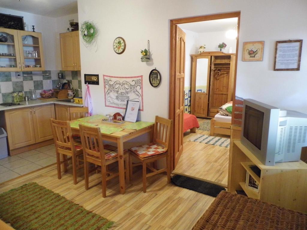 Bakonyi Apartmanház Eplény Extérieur photo