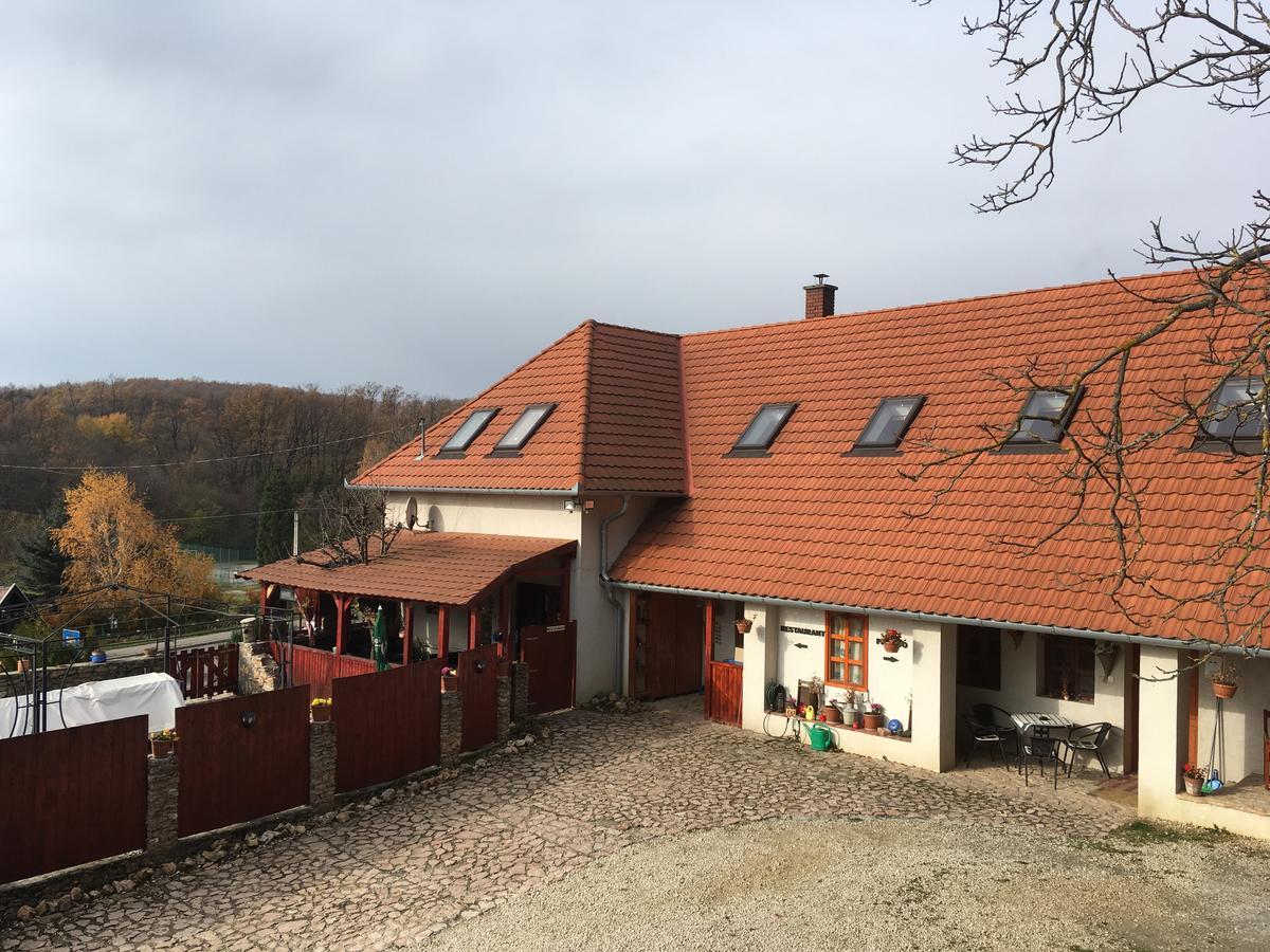 Bakonyi Apartmanház Eplény Extérieur photo